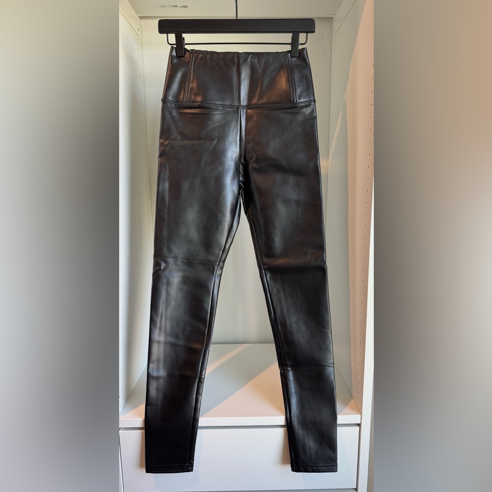 High-Rise Faux Leather Leggings - Black